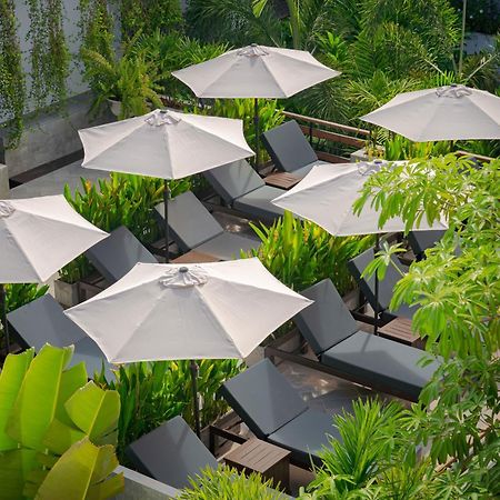 Eightfold Urban Resort Siem Reap Zewnętrze zdjęcie The pool at the hotel