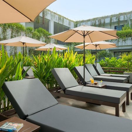 Eightfold Urban Resort Siem Reap Zewnętrze zdjęcie Pool Deck