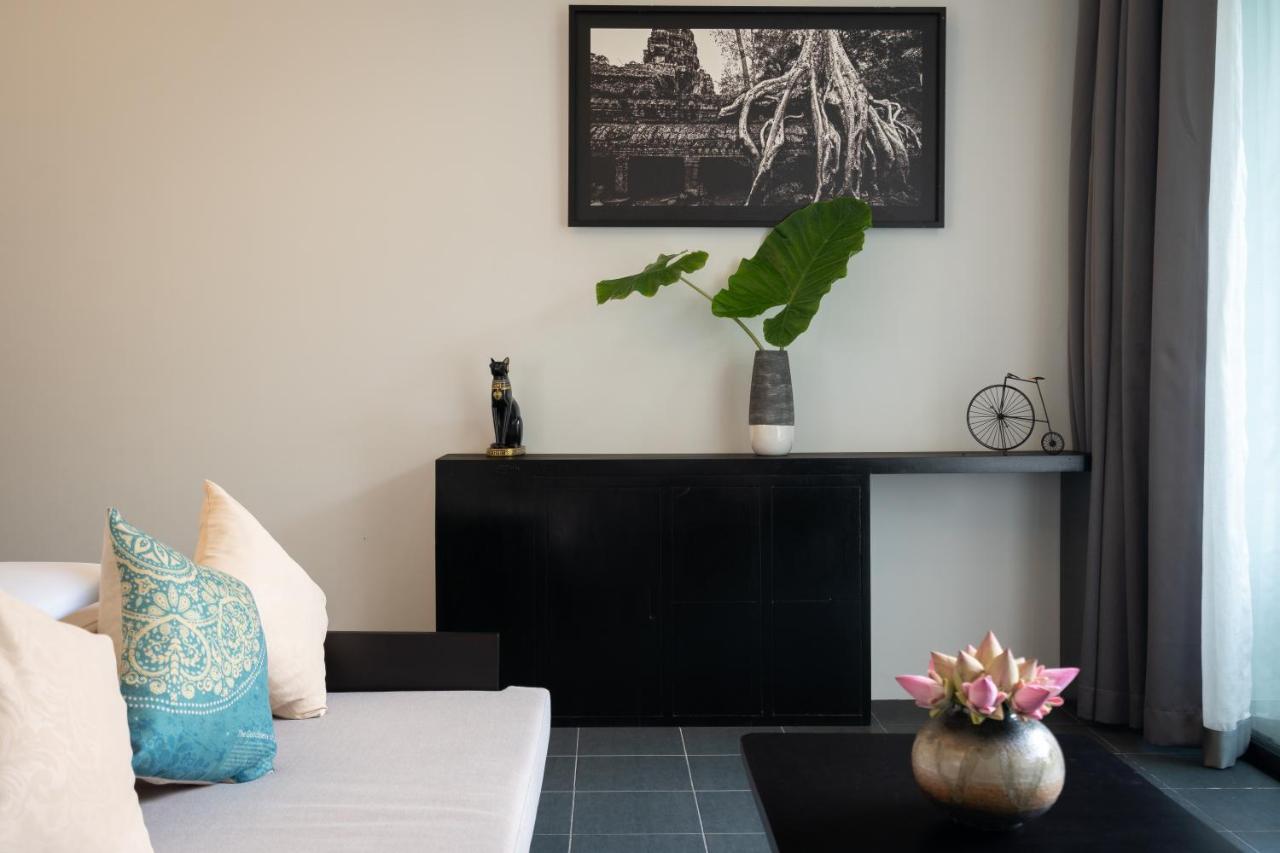 Eightfold Urban Resort Siem Reap Zewnętrze zdjęcie A living room in a modern house