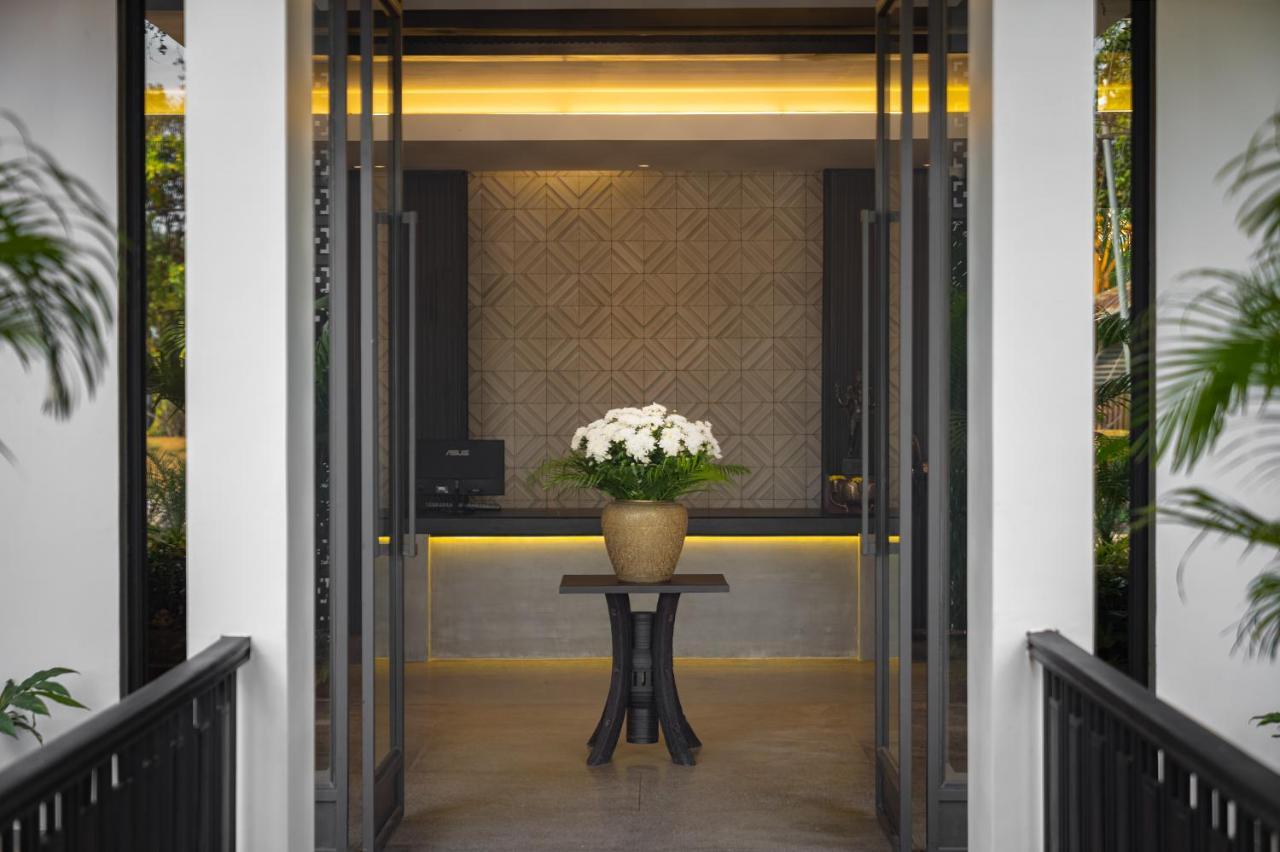 Eightfold Urban Resort Siem Reap Zewnętrze zdjęcie The reception area at the hotel