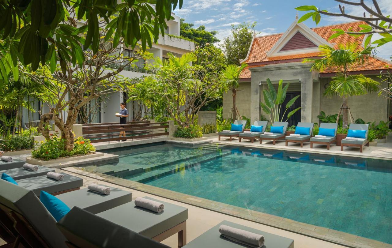 Eightfold Urban Resort Siem Reap Zewnętrze zdjęcie The swimming pool at The Library
