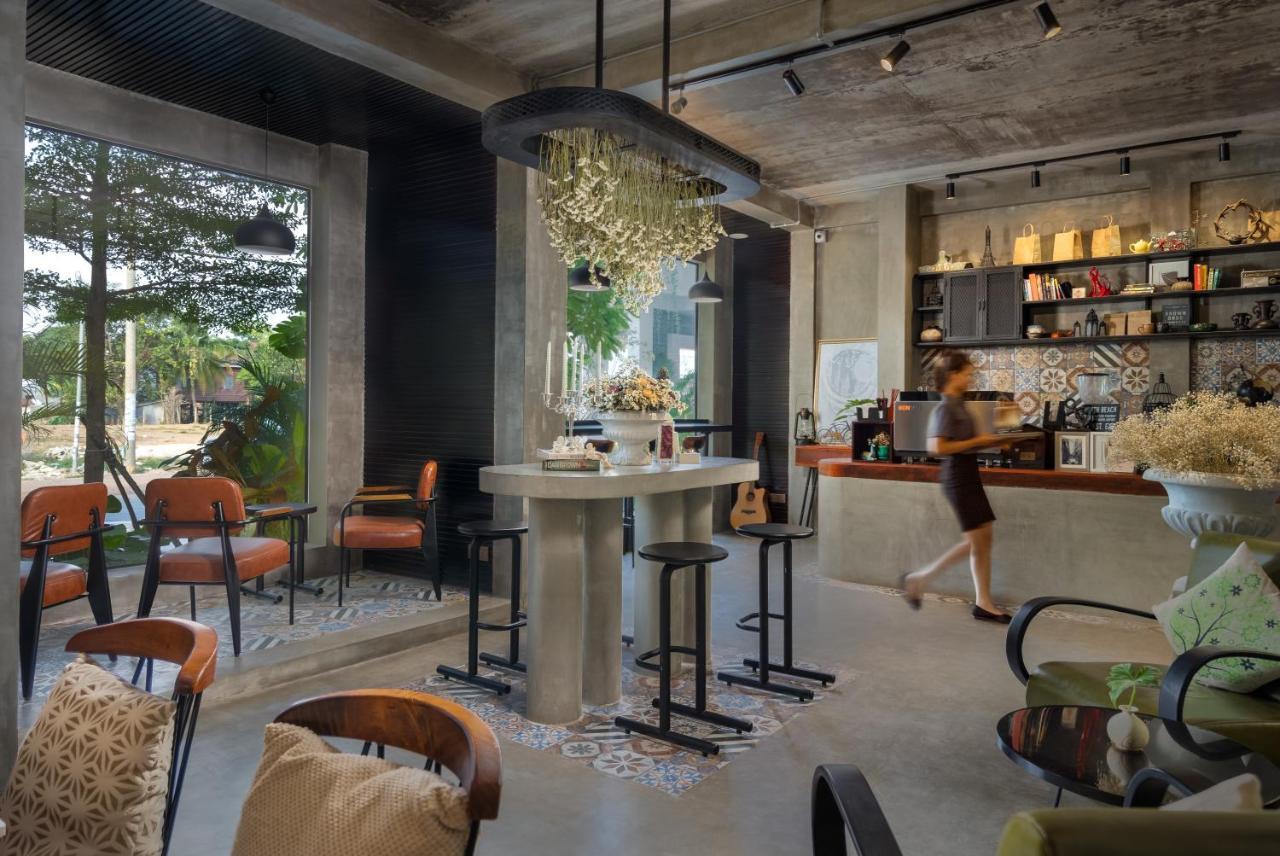 Eightfold Urban Resort Siem Reap Zewnętrze zdjęcie Interior of a coffee shop in Bangkok, Thailand